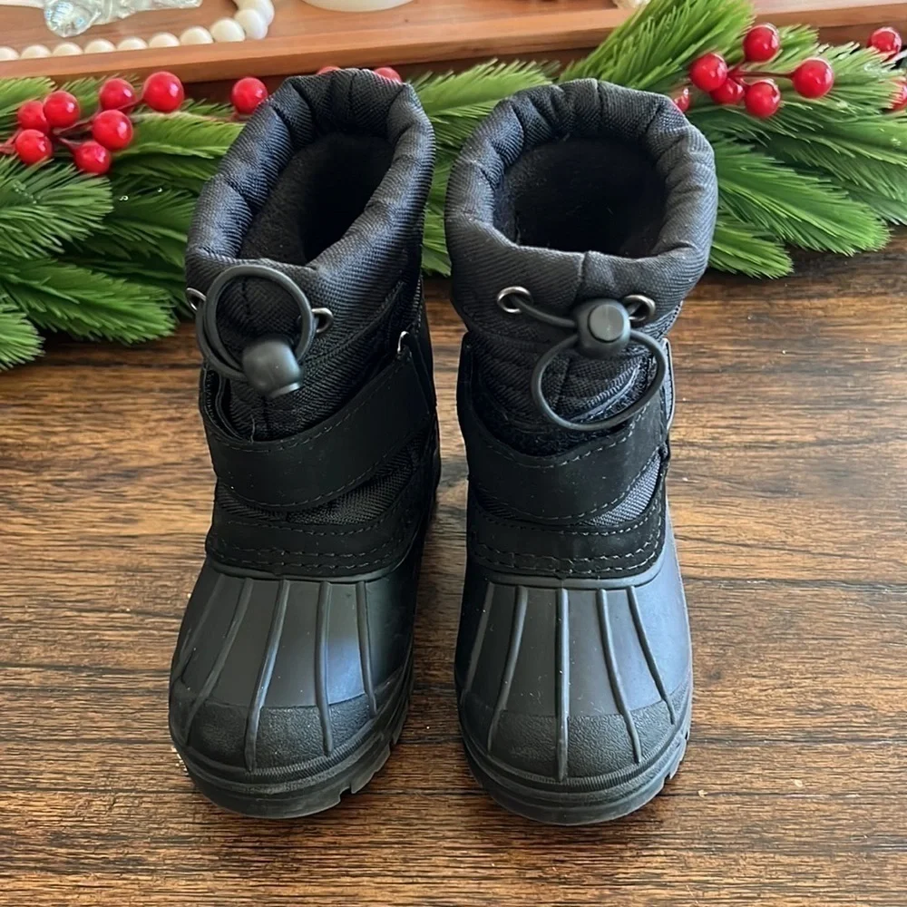 like new Totes Toddler Boy Taelor Black Waterproof Winter Boots | size 5